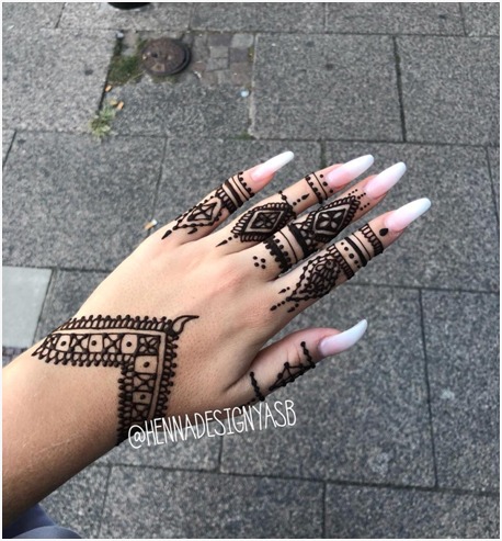 Mehndi Design With Square Motifs